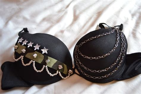 What is a military bra?